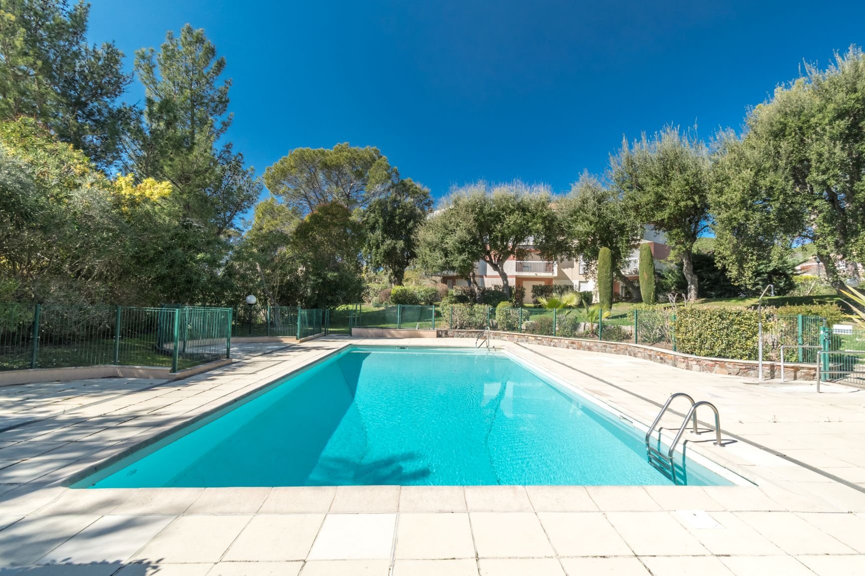 Vente SAINT RAPHAEL GOLF DE VALESCURE DERNIER ETAGE !!! | B&B Immobilier